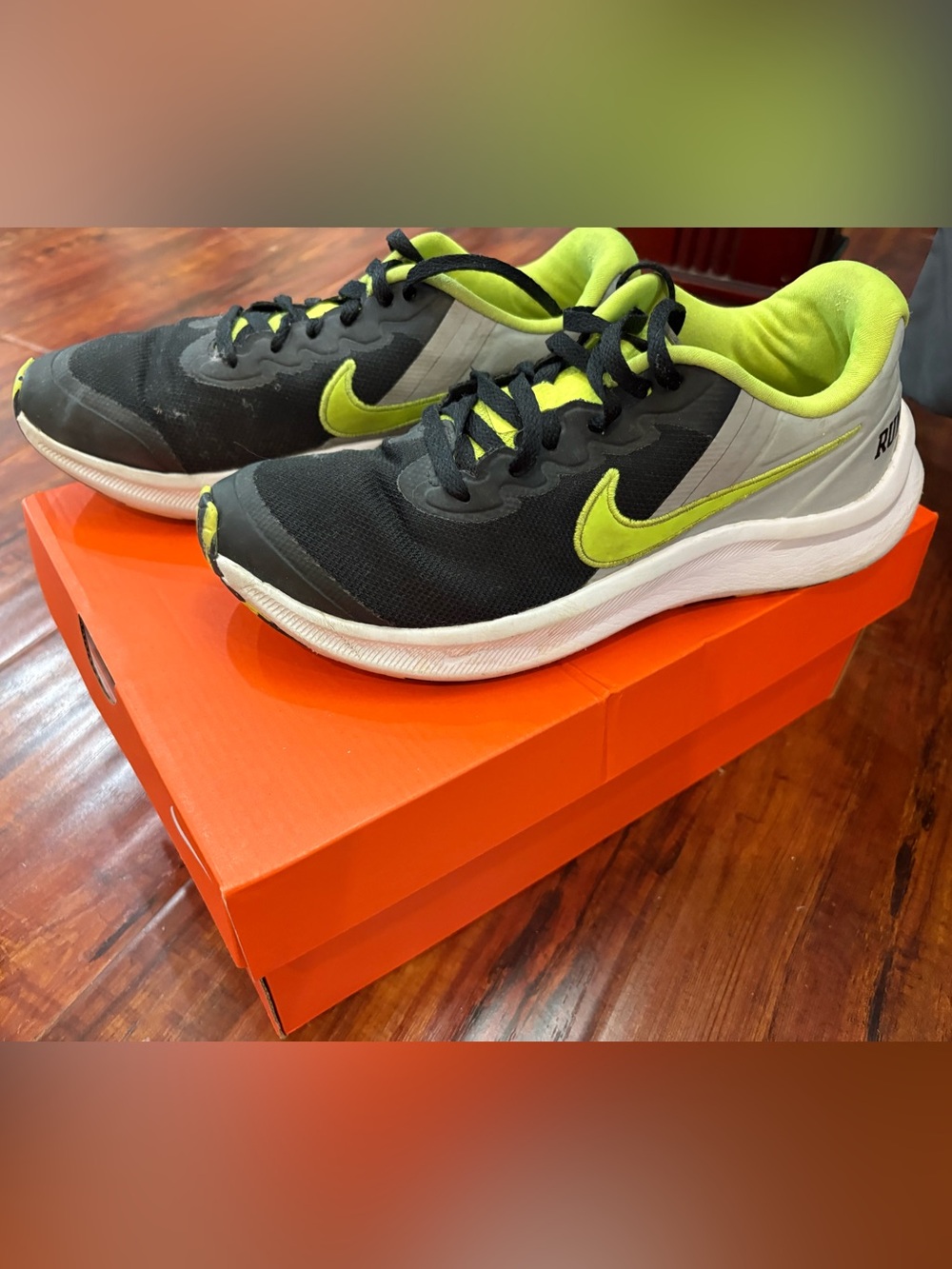 Nike Youth Neon Green and Black Athletic Shoe (4Y)